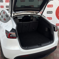 Tesla Model Y — миниатюра 10