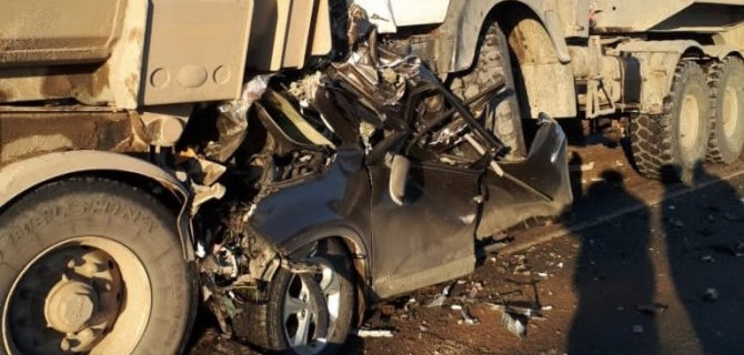 В Челябинской области фура раздавила легковушку – водитель погиб