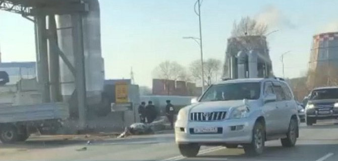 Пассажирка попавшего в ДТП в Благовещенске мотоцикла скончалась в больнице