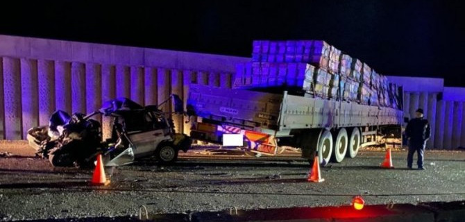 На Ставрополье в ДТП с КамАЗом погиб водитель легковушки