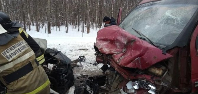В ДТП в Череповецком районе Вологодской области погибли три человека