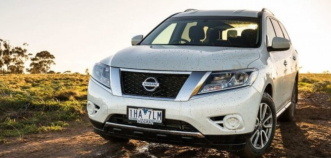 У старых Nissan Pathfinder появилась проблема с оптикой