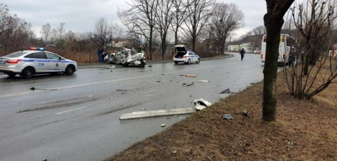 В Находке в ДТП с автобусом, перевозившим детей, погиб человек