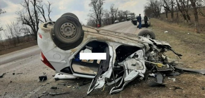 В Ставропольском крае в ДТП с КамАЗом погиб водитель легковушки