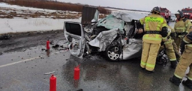 Под Тюменью в ДТП с большегрузом погиб человек