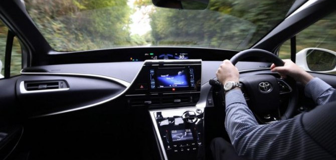 Владельцам «праворулек» придётся сменить фары