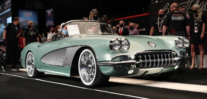 В США продан уникальный рестомод Chevrolet Corvette