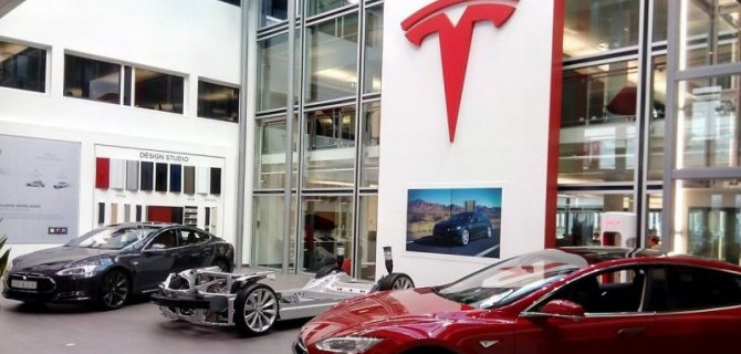 Фирма Tesla продала рекордное число электромобилей
