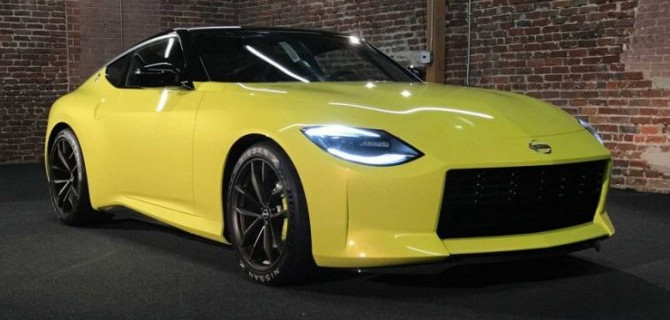 Показан салон спорткара Nissan 400Z
