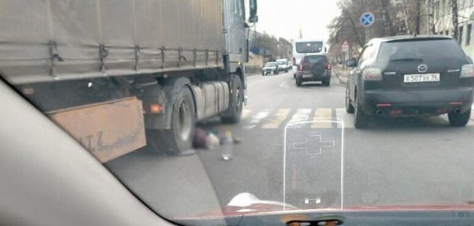 В Воронеже фура раздавила пенсионерку