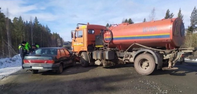 В Братске 15-летняя девочка пострадала в ДТП с водовозом