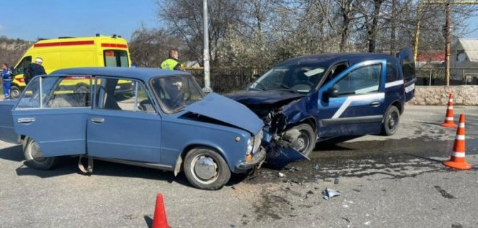 Семь человек, включая детей, пострадали в ДТП Под Севастополем