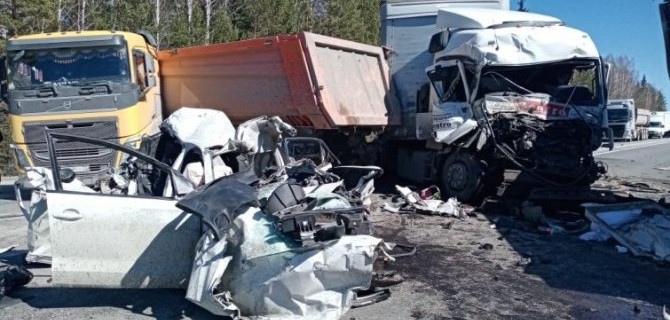 В массовом ДТП на трассе Тюмень – Екатеринбург погиб человек