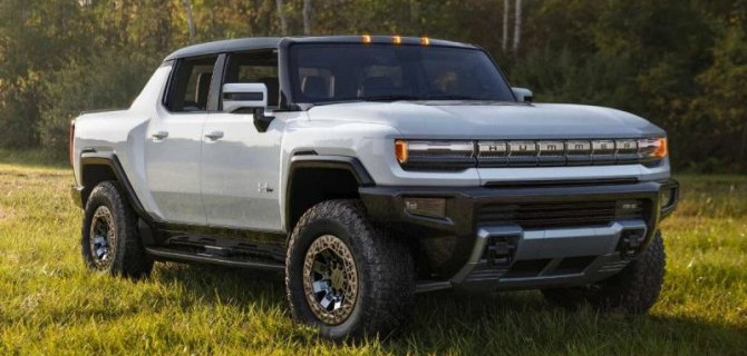 Электропикапы GMC Hummer EV устроили «танцы» на дороге