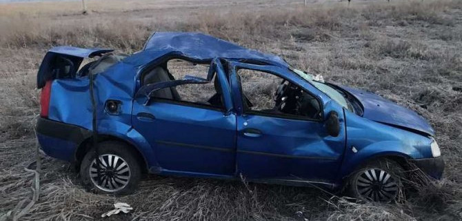 Три человека погибли при опрокидывании машины в Кургане