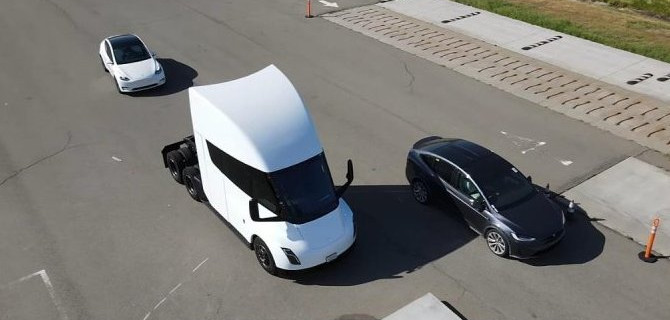 Начались испытания электрогрузовика Tesla Semi и рестайлингового кроссовера Tesla Model X