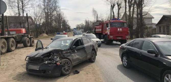 Женщина и ребенок пострадали в ДТП с пожарной машиной в Твери