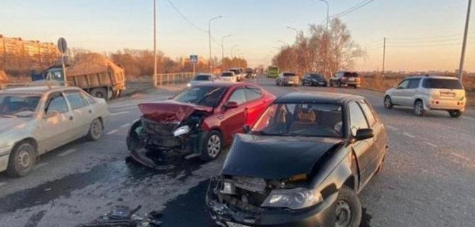 Двое взрослых и ребенок пострадали в массовом ДТП под Тюменью