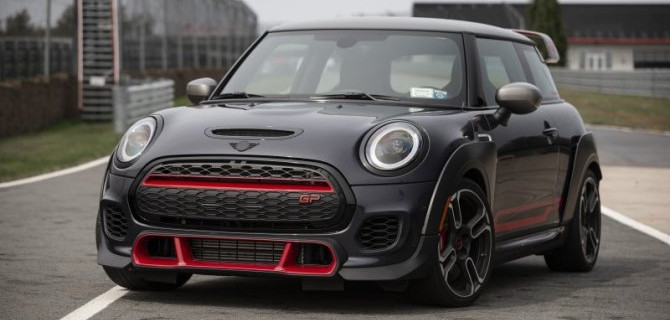 Опубликованы снимки двух новинок от Mini