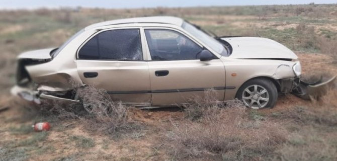 20-летняя девушка пострадала при опрокидывании автомобиля в Астраханской области