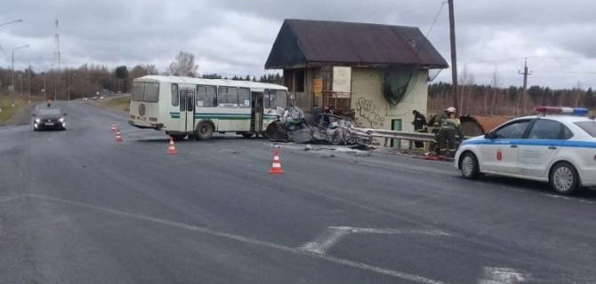 Четыре человека погибли в ДТП с автобусом в Ленобласти