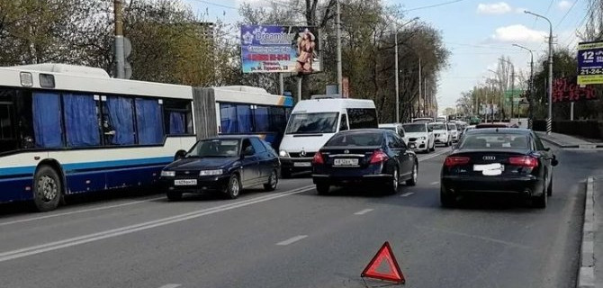 В Энгельсе иномарка сбила 17-летнего пешехода