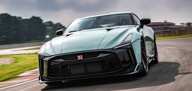 Суперкар Nissan GT-R получит особо мощный двигатель