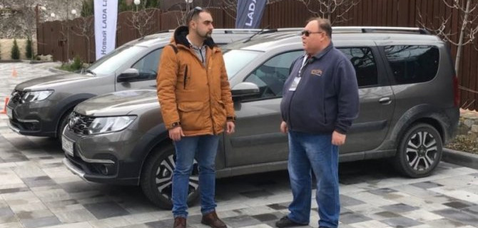 Почему автомобили Lada Largus FL не получили регулируемый по вылету руль?