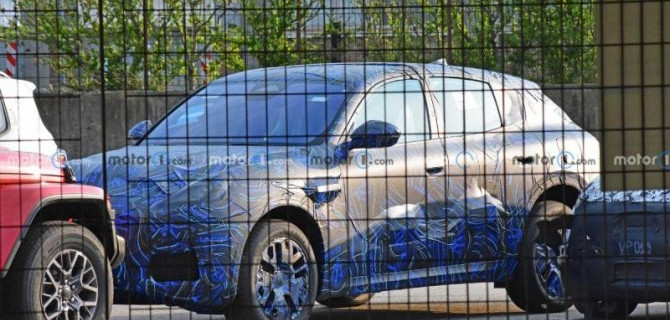 В Италии сфотографирован прототип кроссовера Maserati Grecale