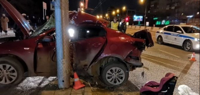 Водитель иномарки погиб в ночном ДТП в Новосибирске
