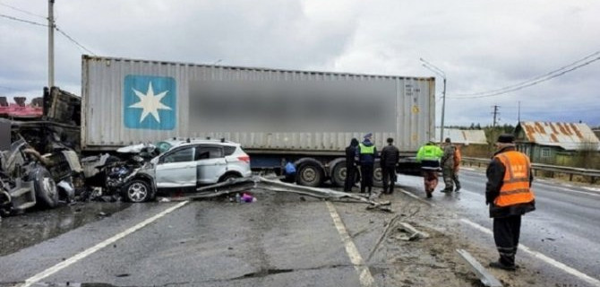 В ДТП с большегрузами во Владимирской области погиб человек