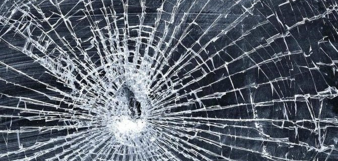 Качественная замена бокового стекла при повреждениях – залог комфорта