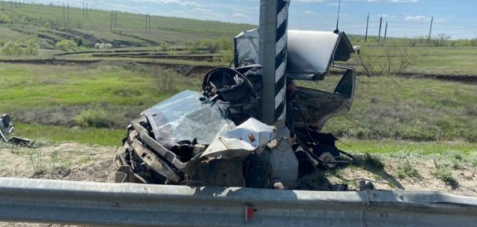 В Городищенском районе Волгоградской области автомобиль врезался в столб – водитель погиб