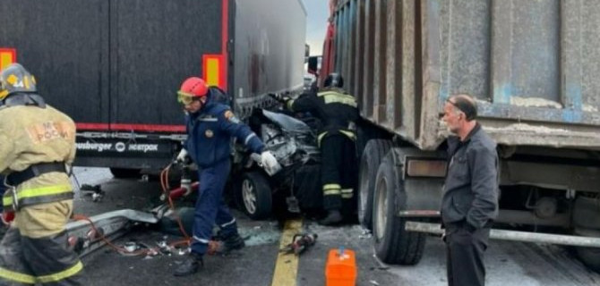 В ДТП с грузовиком в Аксайском районе Ростовской области погиб человек