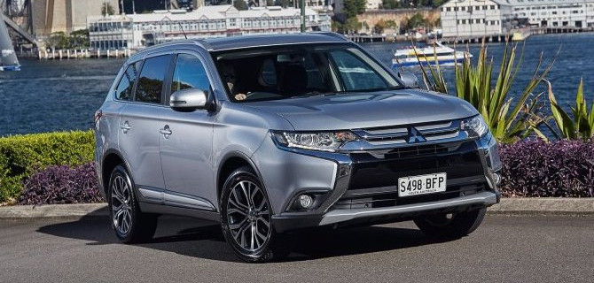 У кроссоверов Mitsubishi Outlander выявлены проблемы с «ручником»