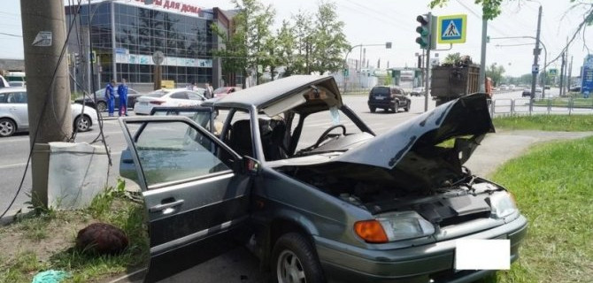 Водитель ВАЗа погиб в ДТП в Челябинске