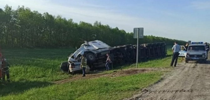 Четыре человека погибли в ДТП с фурой в Саратовской области