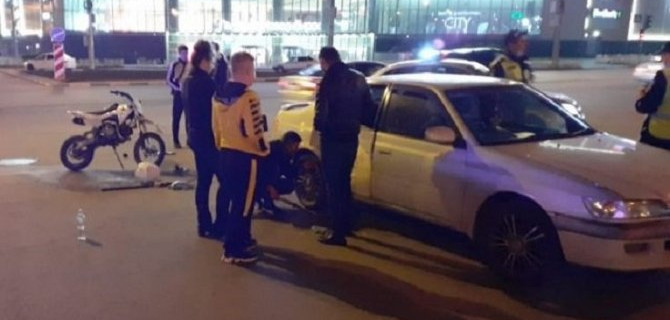  В Новосибирске подросток без прав на мотоцикле сломал в ДТП ноги