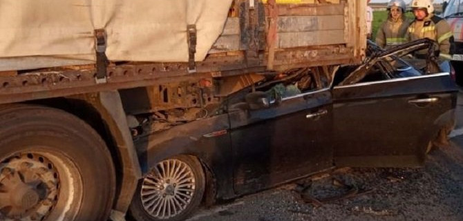 Два человека погибли в ДТП с грузовиком в Ярославской области