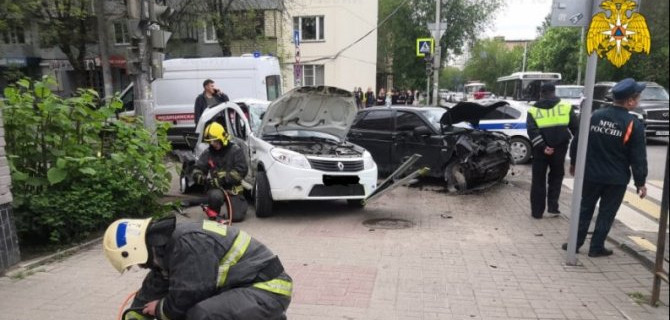 Два человека пострадали в ДТП в центре Калуги