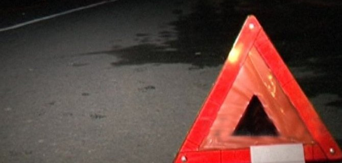 В Псковской области петербуржец на Mitsubishi Outlander сбил петербуржца, перебегавшего дорогу