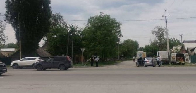 5-летний ребёнок без спроса побежал на мороженым в магазин и попал под колёса