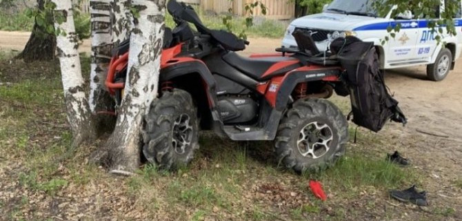 Под Екатеринбургом квадроцикл врезался в дерево – водитель погиб