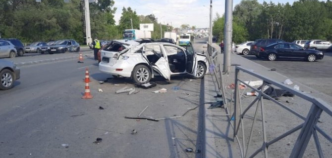 Водитель иномарки погиб в ДТП в Новосибирске