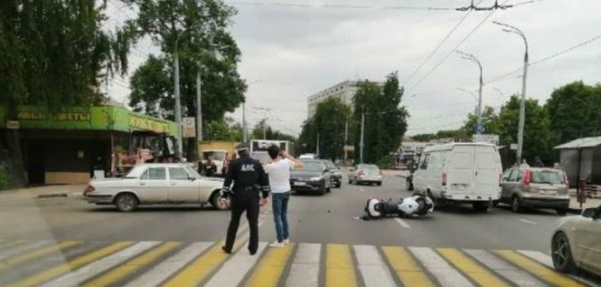 Мотоциклист пострадал в ДТП в Брянске