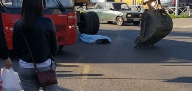 В Ярославле экскаватор задавил пешехода