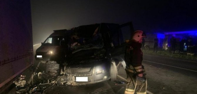 В ДТП с микроавтобусом под Тулой погиб человек