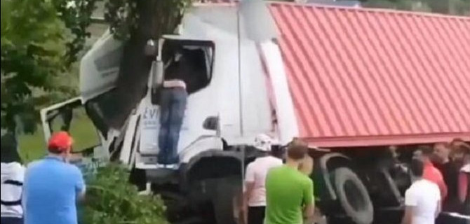 В ДТП на Кубани погиб водитель грузовика