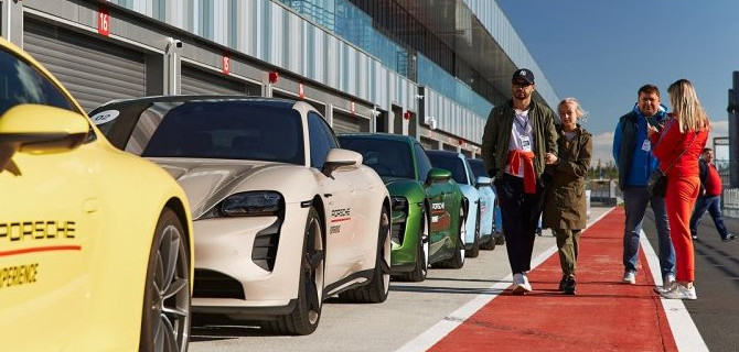 Порше Центр Пулково представил Porsche Taycan на автодроме «Игора Драйв»