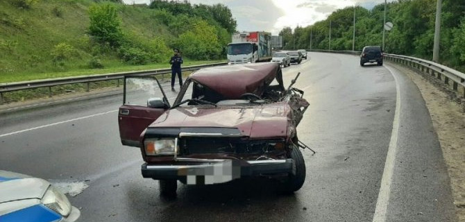 Водитель ВАЗа погиб в ДТП в Курской области